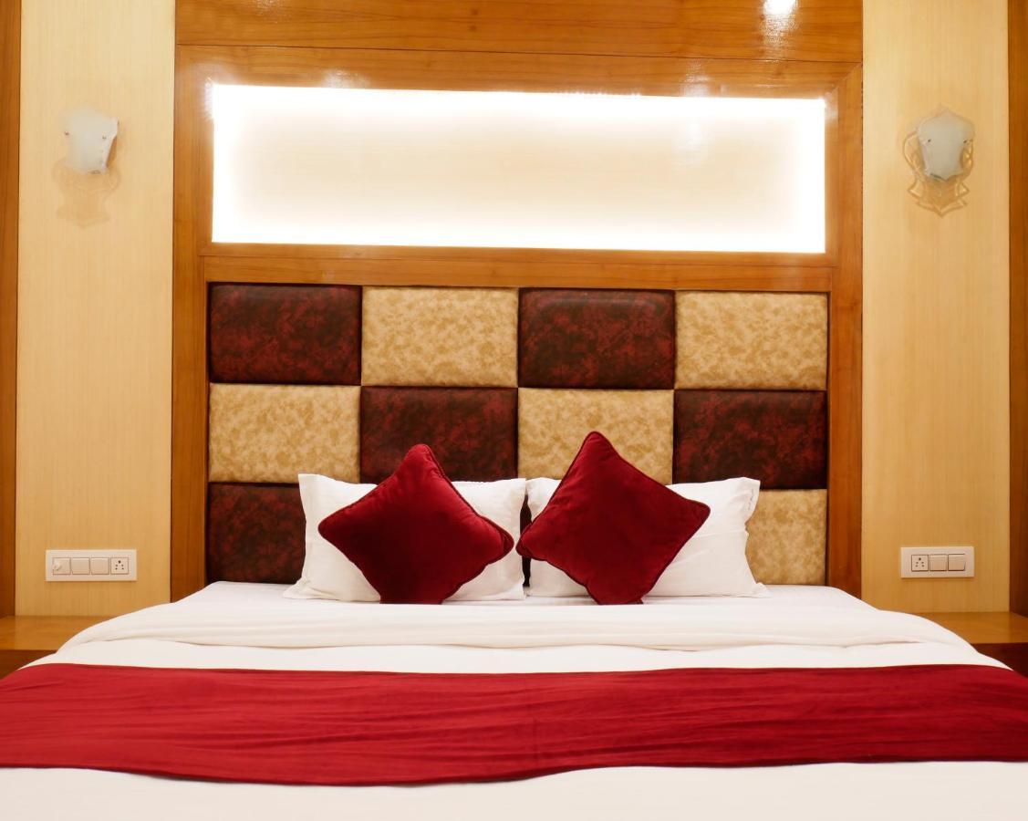 New Ambika International Mall Road Hotel 마날리 외부 사진